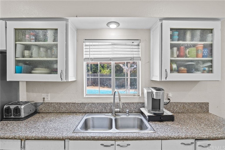 Photo 11 of 21 - 167 Palmyra Dr, San Bernardino, CA 92404