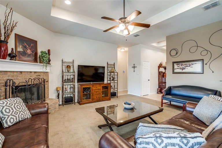 Photo 9 of 25 - 5833 Nathaniel Dr, Fort Worth, TX 76179