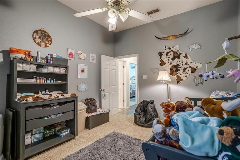 Photo 27 of 40 - 509 Arbor Lawn Dr, Burleson, TX 76028