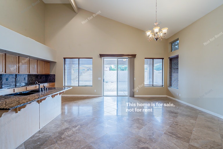 Photo 10 of 30 - 6162 W Wikieup Ln, Glendale, AZ 85308
