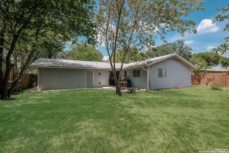 Photo 21 of 22 - 7434 Fieldgate Dr, San Antonio, TX 78227