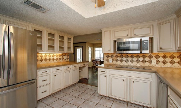 Photo 19 of 43 - 3815 Stillview Dr, Houston, TX 77068