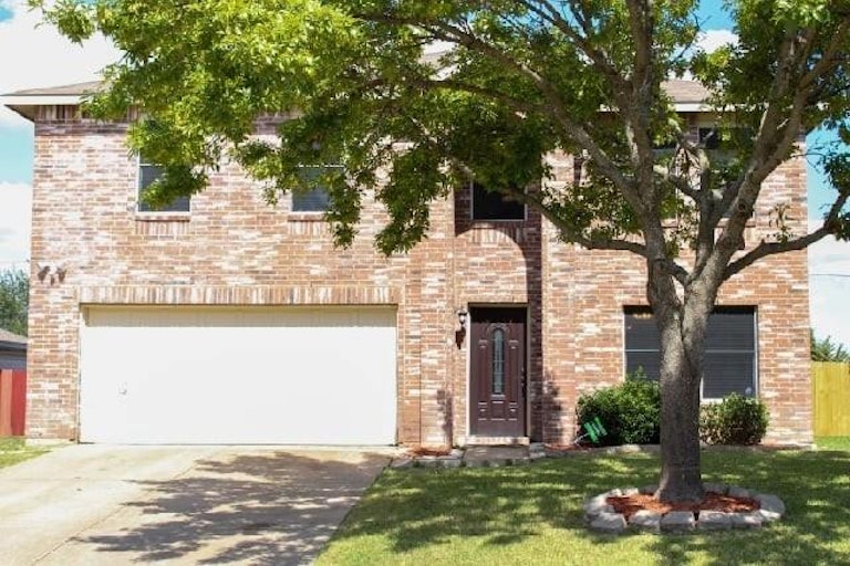 Photo 1 of 33 - 4220 Boxwood Dr, Balch Springs, TX 75180