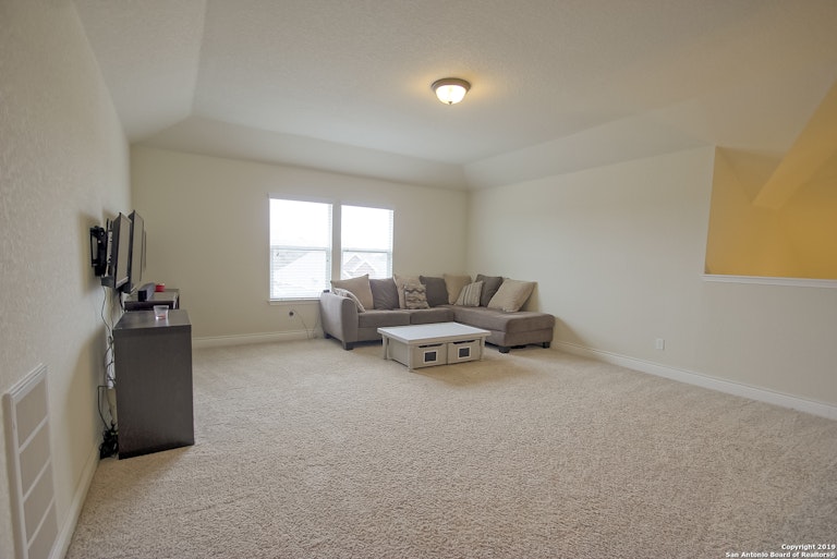 Photo 19 of 25 - 27403 Valle Blf, Boerne, TX 78015