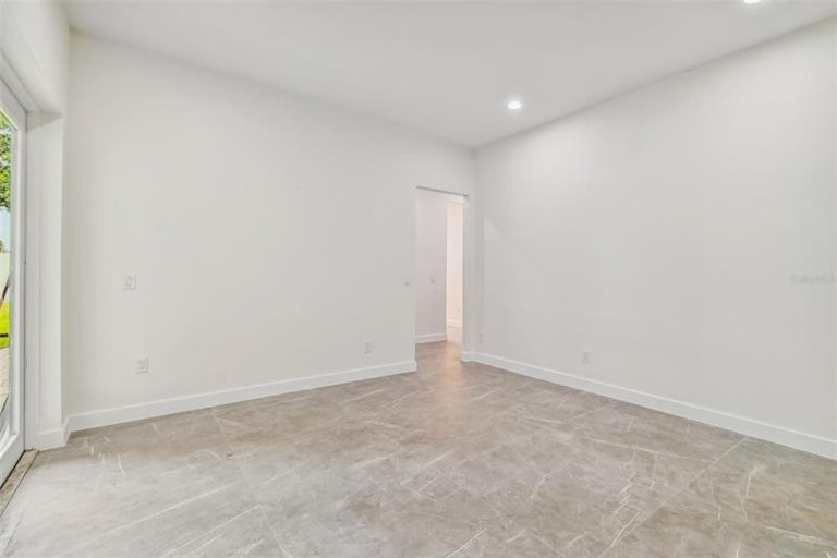 Photo 10 of 25 - 2459 Gladstone Ave, Orlando, FL 32806
