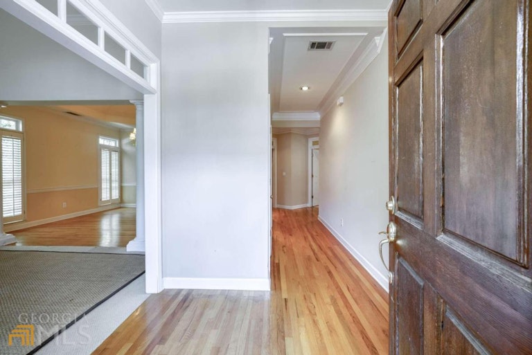 Photo 4 of 50 - 5770 Cameron Hall Pl, Atlanta, GA 30328