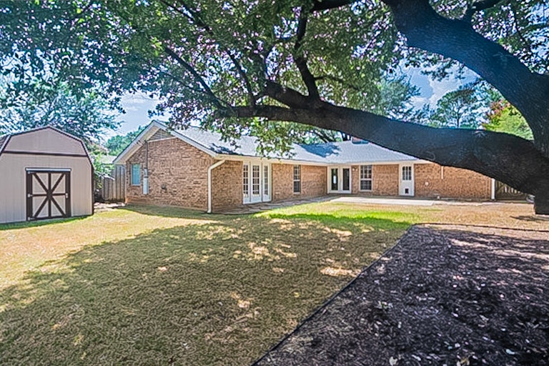 Photo 24 of 25 - 2811 Ashbury Dr, Arlington, TX 76015