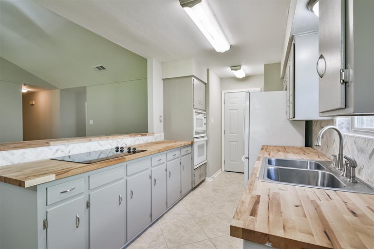 Photo 19 of 47 - 235 Highland Ter, League City, TX 77573