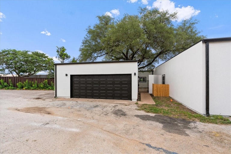 Photo 32 of 34 - 411 Seawind, Lakeway, TX 78734
