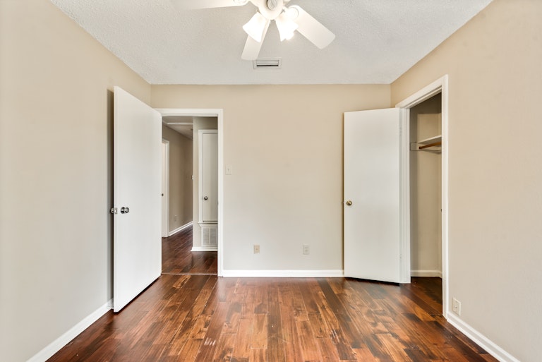 Photo 20 of 25 - 2705 Fountainview Dr, Corinth, TX 76210
