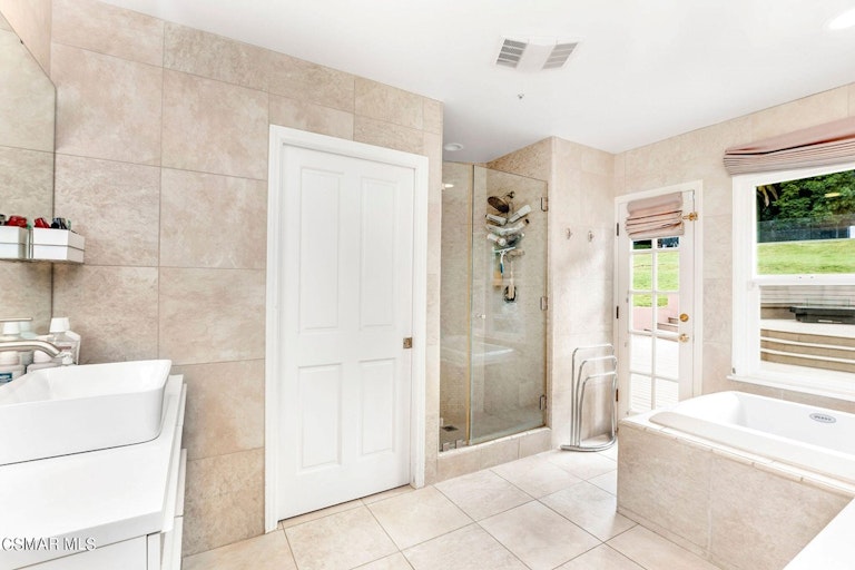 Photo 41 of 60 - 4641 Caritina Dr, Tarzana, CA 91356