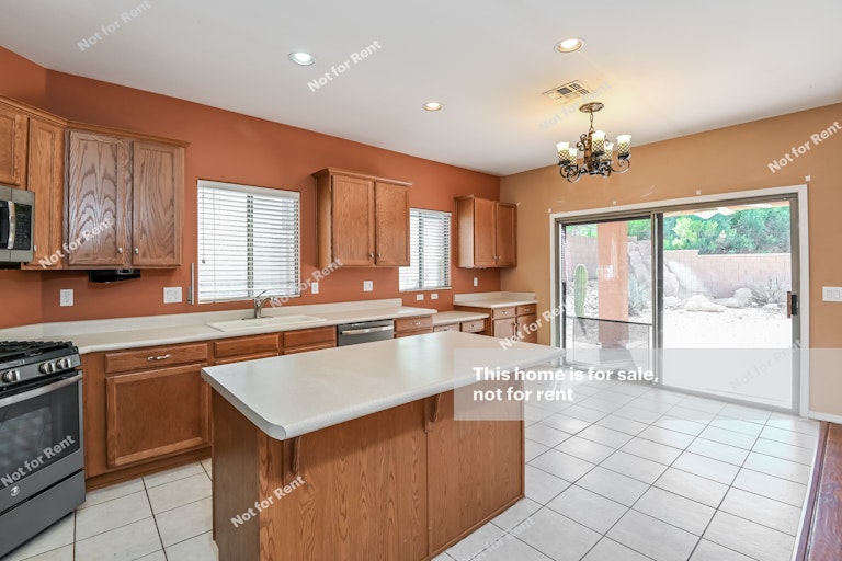 Photo 12 of 27 - 61025 E Eagle Heights Dr, Tucson, AZ 85739