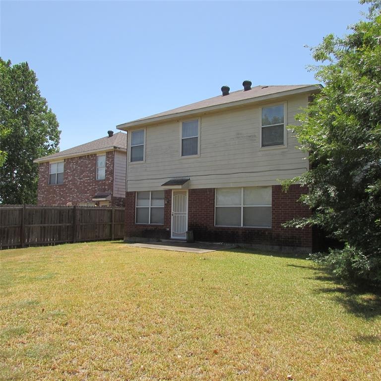 Photo 29 of 32 - 1345 Mill Wood Ln, Garland, TX 75040