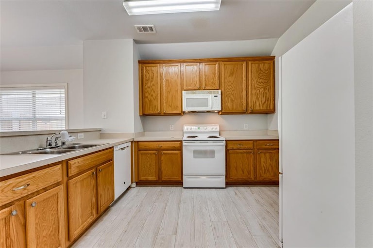 Photo 5 of 26 - 2801 Hereford Rd, Denton, TX 76210