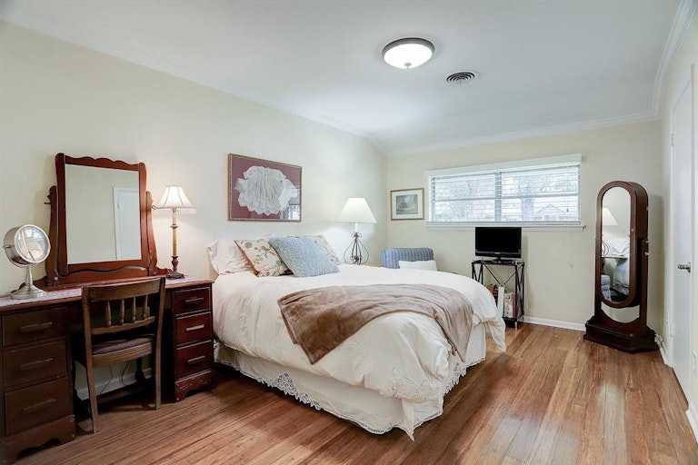Photo 18 of 23 - 5414 Indigo St, Houston, TX 77096