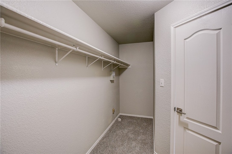Photo 19 of 30 - 531 Whispering Hollow Dr, Kyle, TX 78640