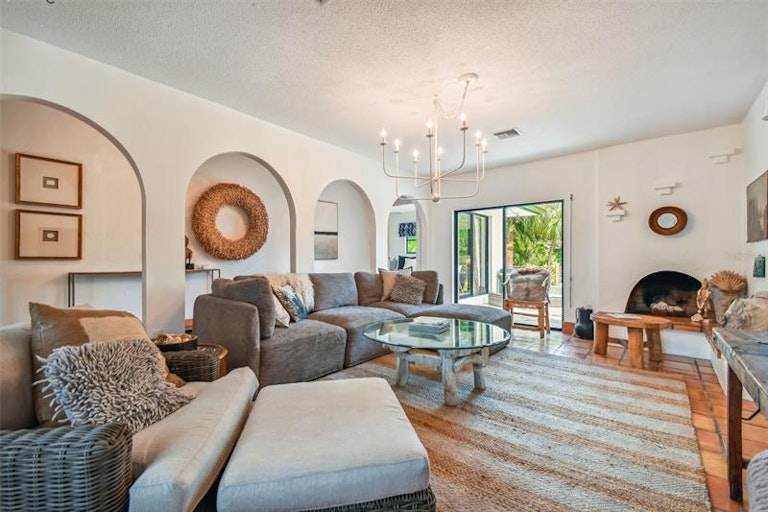 Photo 19 of 59 - 2101 River Ridge Dr, Sarasota, FL 34239