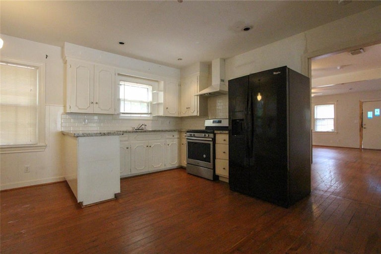 Photo 10 of 15 - 892 Mansfield St, Houston, TX 77091