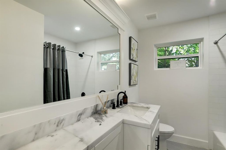 Photo 16 of 32 - 7006 Shavelson St, Houston, TX 77055