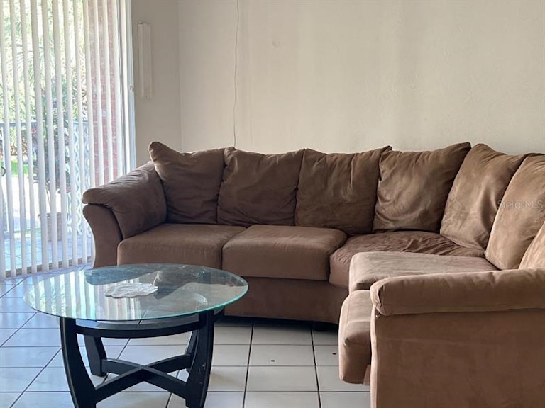 Photo 4 of 17 - 4250 37th St S #7, Saint Petersburg, FL 33711