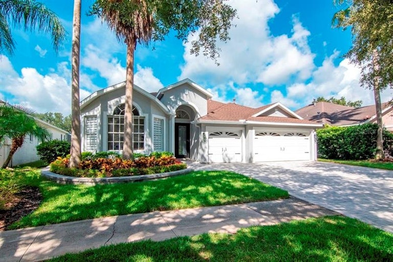 Photo 7 of 72 - 18910 Maisons Dr, Lutz, FL 33558
