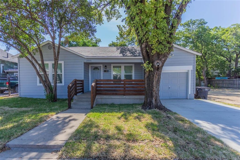 Photo 2 of 13 - 2015 May St, Fort Worth, TX 76110