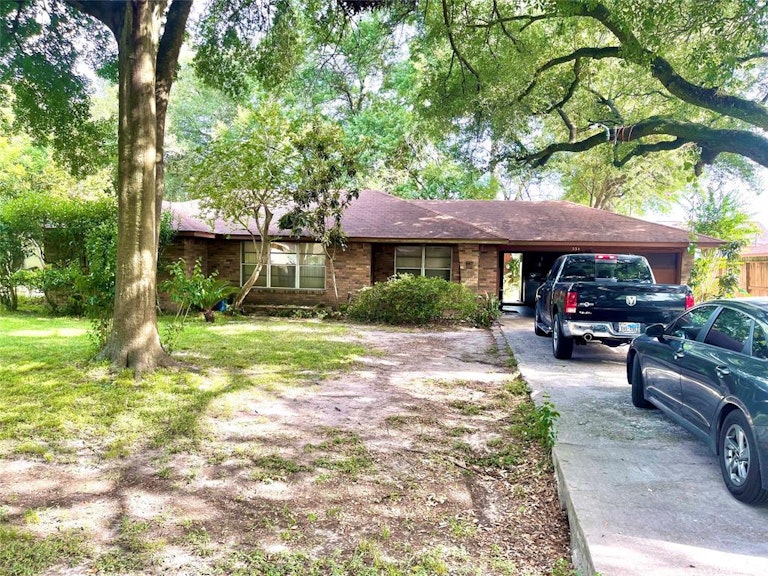 Photo 5 of 16 - 334 Branding Iron Ln, Houston, TX 77060