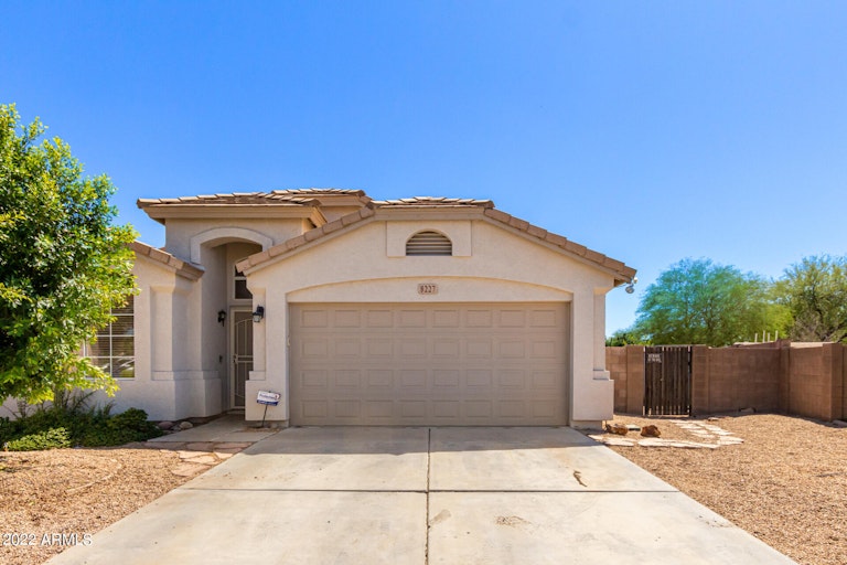 Photo 2 of 29 - 8227 W Apache St, Phoenix, AZ 85043