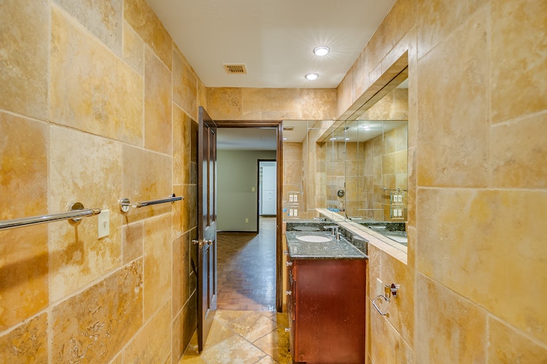 Photo 18 of 29 - 3025 E Weldon Ave, Phoenix, AZ 85016