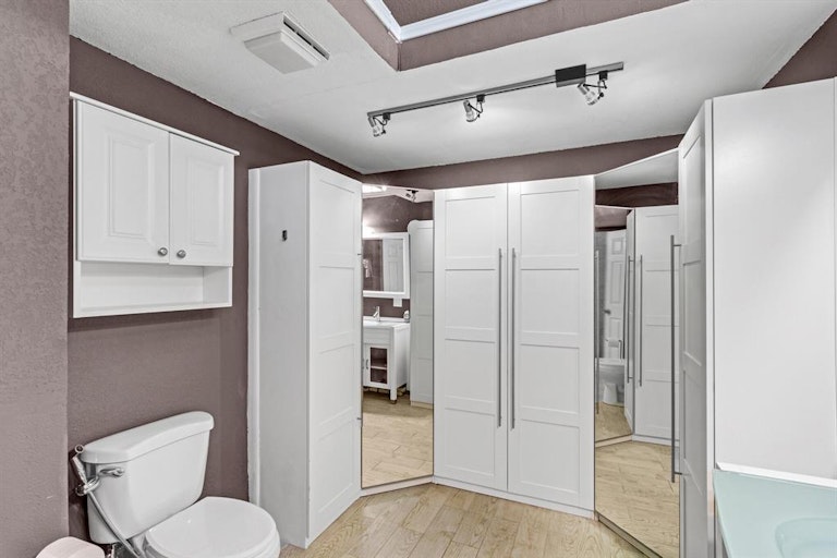 Photo 16 of 25 - 9001 Cumberland Dr, Irving, TX 75063