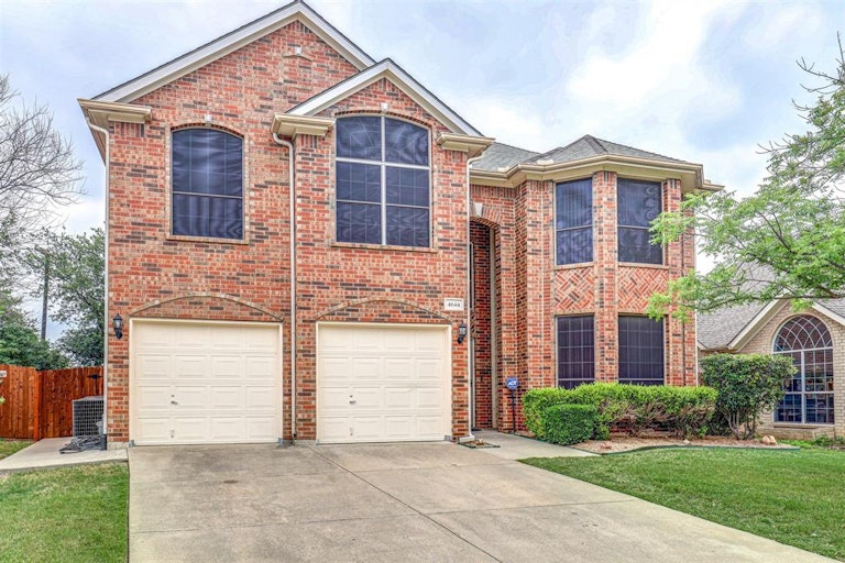 Photo 3 of 31 - 4644 Matthew Dr, Fort Worth, TX 76244