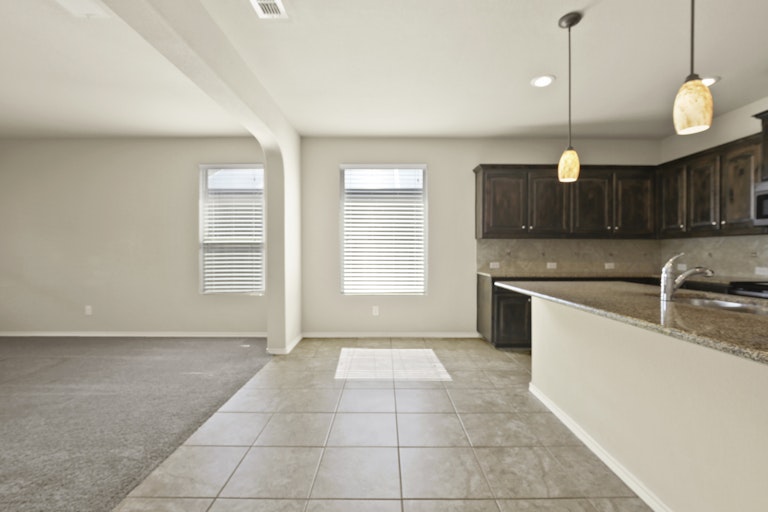 Photo 8 of 25 - 1108 Doe Meadow Dr, Burleson, TX 76028