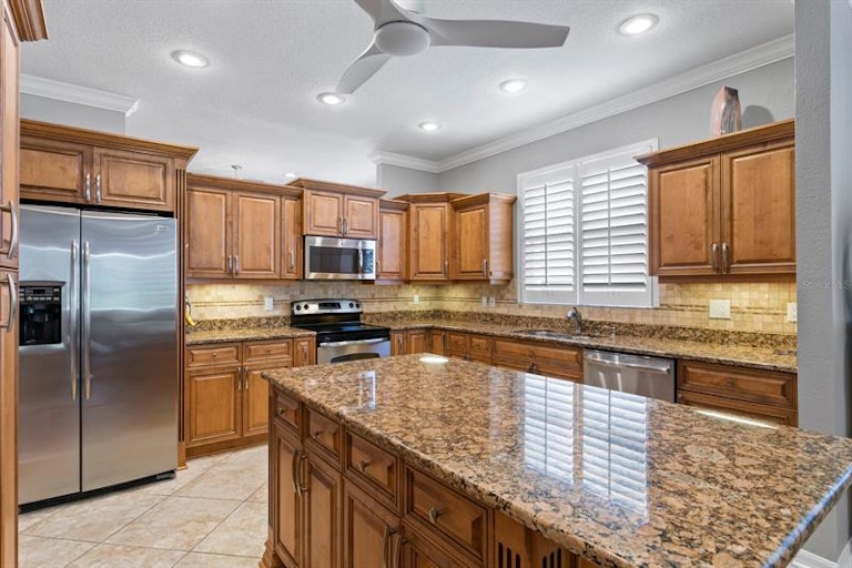 Photo 6 of 44 - 9313 Hunters Park Way, Tampa, FL 33647