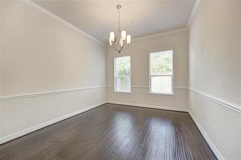 Photo 10 of 34 - 2811 Shadow Woods Ct, Houston, TX 77043
