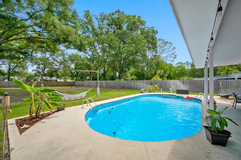 Photo 29 of 39 - 4713 Bullock Ct, Tampa, FL 33624