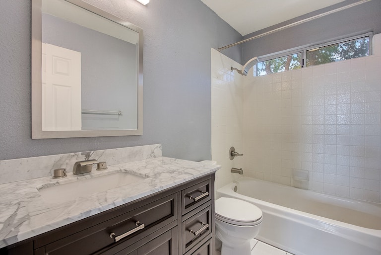 Photo 33 of 39 - 4025 Honey Rose Pl, Antelope, CA 95843