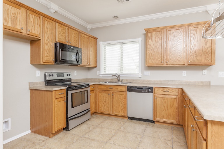 Photo 6 of 26 - 17833 W Maui Ln, Surprise, AZ 85388