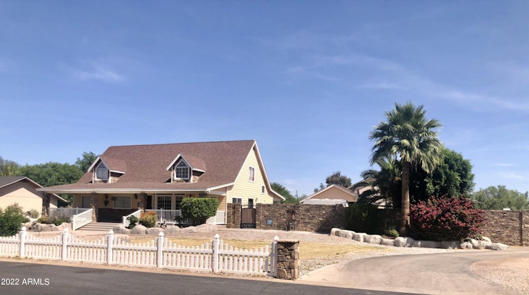 Photo 3 of 4 - 840 E Melody Dr, Gilbert, AZ 85234