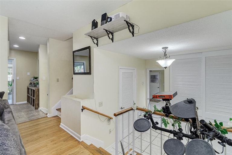 Photo 8 of 33 - 5427 Harbor Dr W, Lakeland, FL 33809