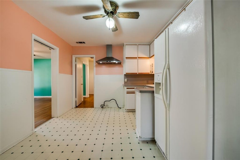 Photo 10 of 23 - 4512 Rutland Ave, Fort Worth, TX 76133