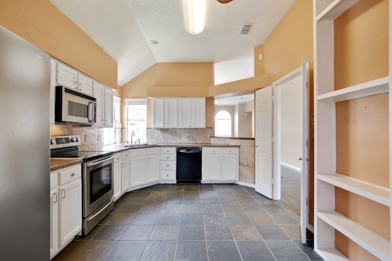 Photo 3 of 25 - 1523 Tuley St, Cedar Hill, TX 75104