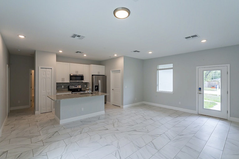 Photo 9 of 26 - 1560 12th St, Orange City, FL 32763
