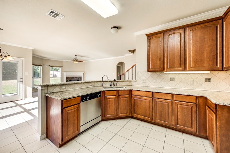Photo 9 of 27 - 8736 Regal Royale Dr, Fort Worth, TX 76108