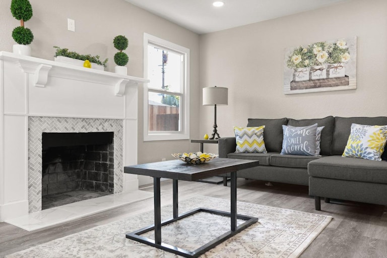Photo 9 of 33 - 5636 Vista Ave, Sacramento, CA 95824