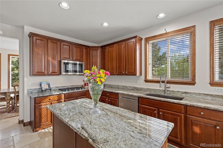 Photo 14 of 39 - 684 Ridgemont Pl, Highlands Ranch, CO 80126