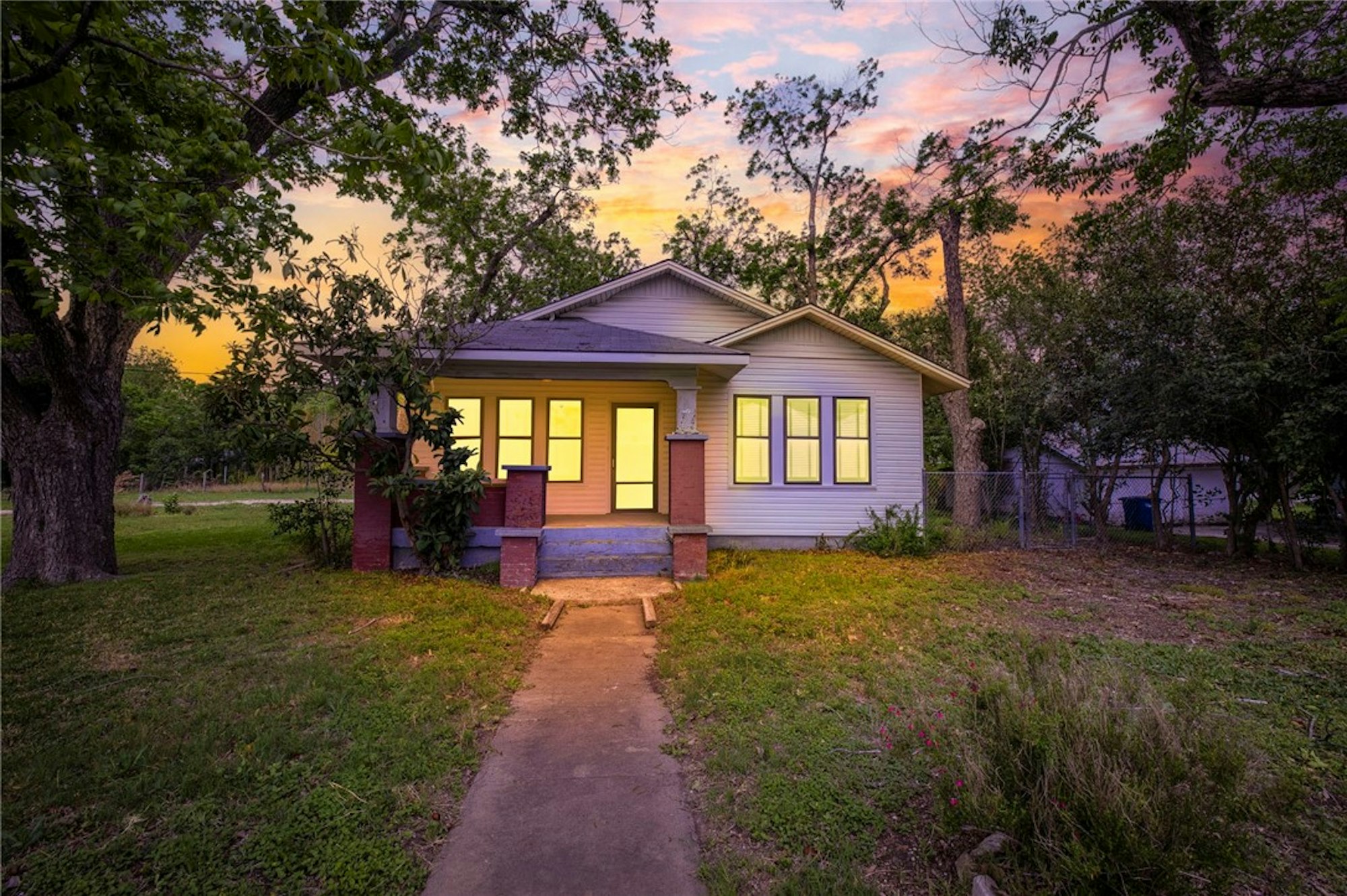 Photo 1 of 35 - 140 Wright Ave, New Braunfels, TX 78130