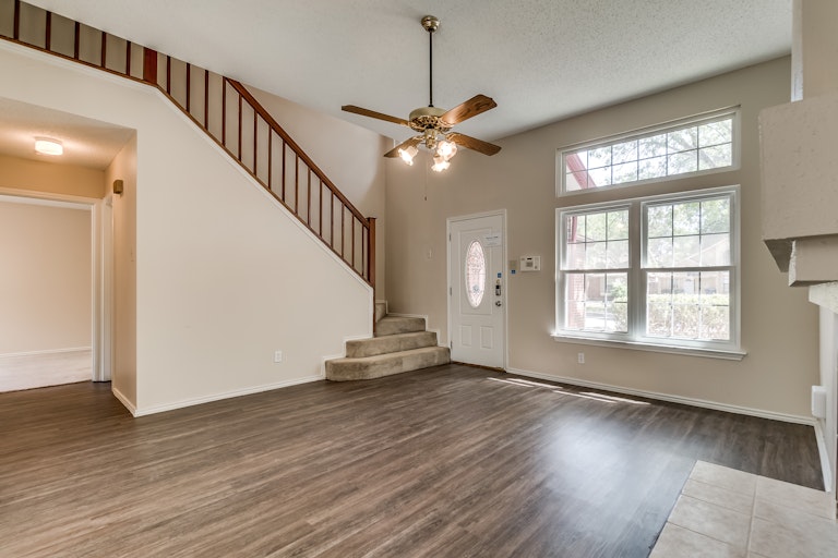 Photo 2 of 18 - 9439 Valley Moss, San Antonio, TX 78250