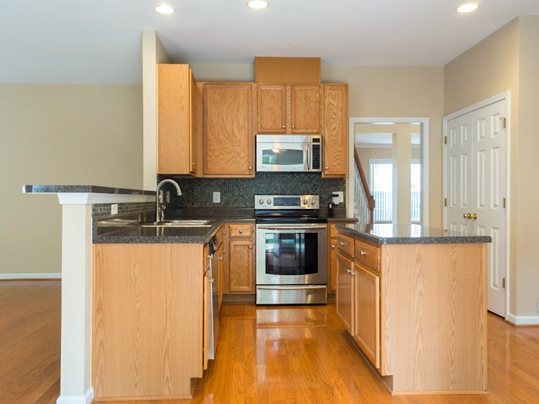 Photo 8 of 30 - 2211 River Basin Ln, Raleigh, NC 27610