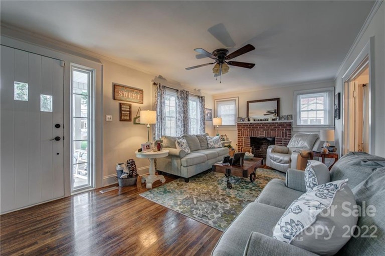 Photo 6 of 22 - 502 W Trade St, Dallas, NC 28034