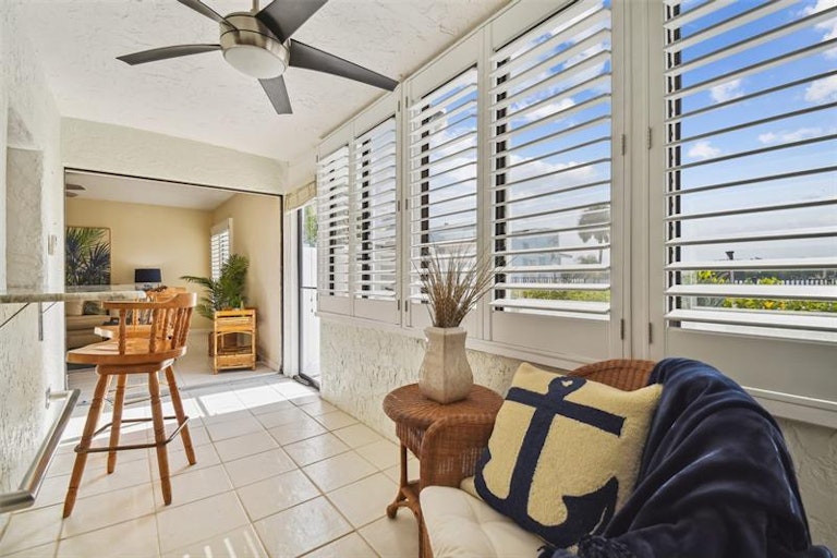 Photo 17 of 45 - 1 Windrush Blvd #5, Indian Rocks Beach, FL 33785